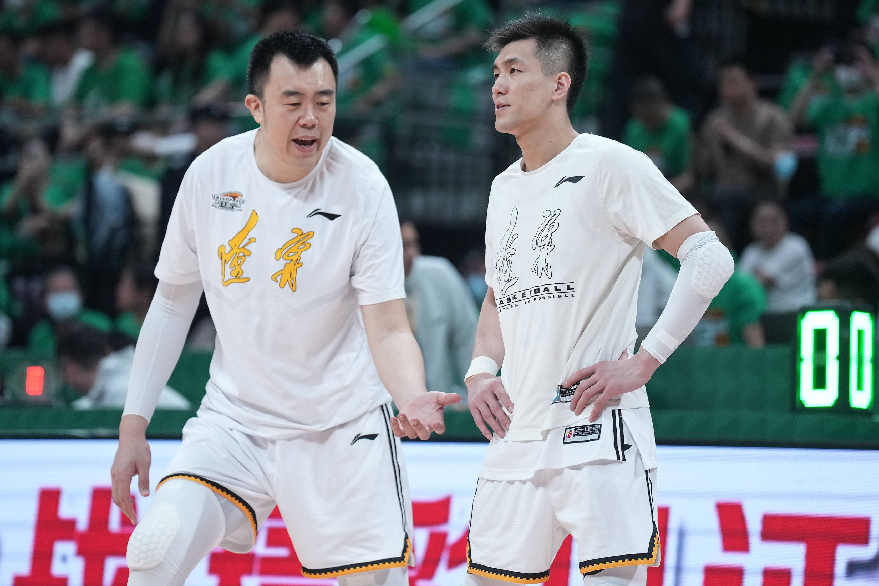 战报半场-伊萨克造点+点射伍德补时扳平纽卡斯尔1-1诺丁汉森林北京时间12月26日20点30分，英超第19轮纽卡斯尔主场迎战诺丁汉森林。